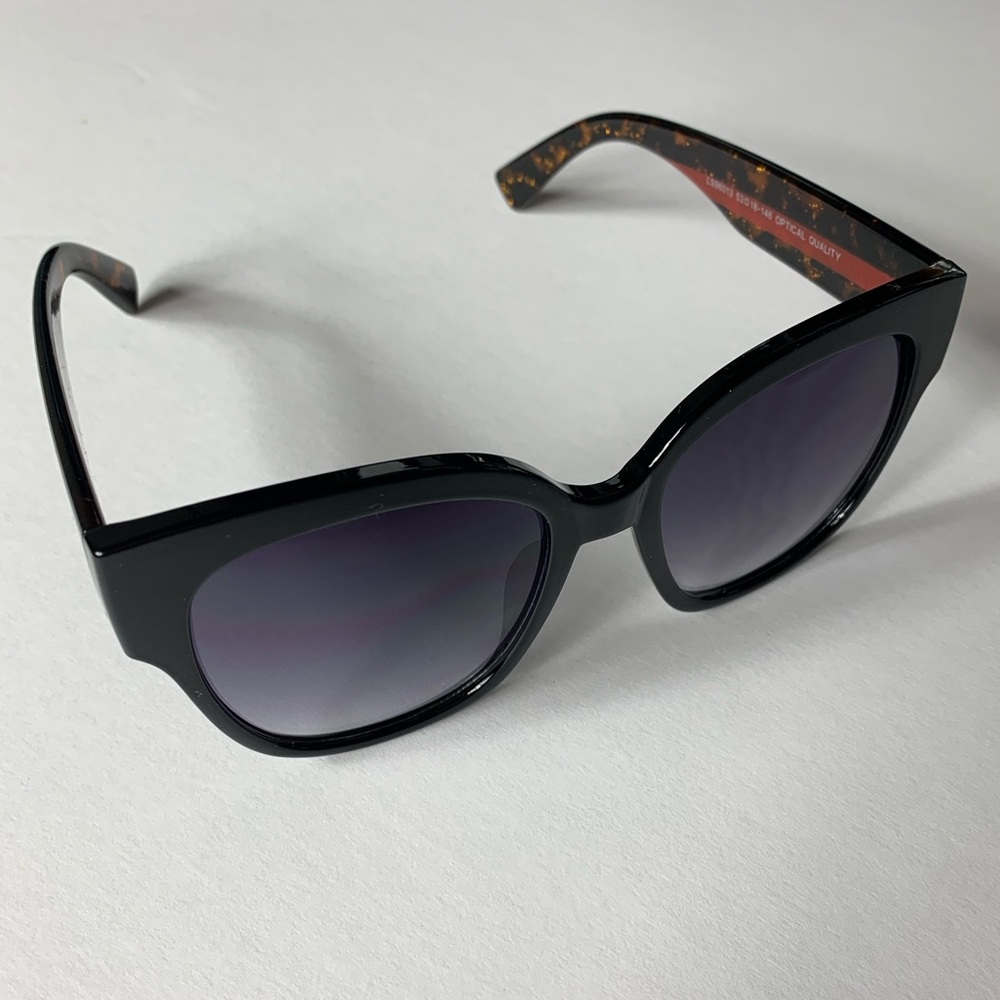 Black Square Sunglasses - Picture 3 of 4